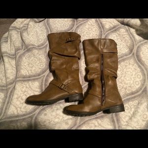 White mountain Tan. ruched buckle…..size 8M boots